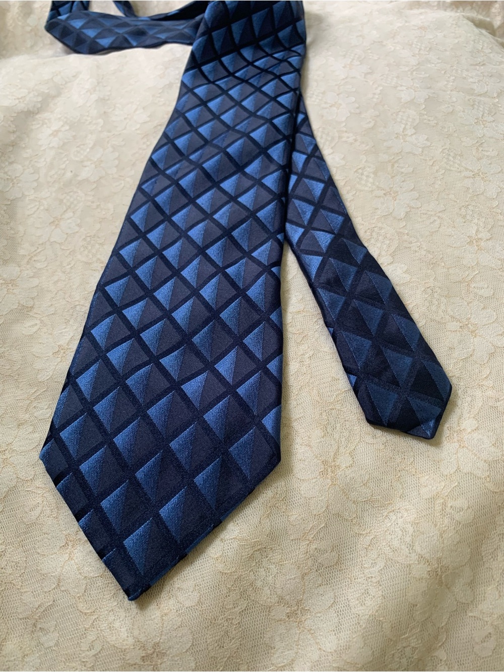 Stafford Mens Silk Tie Navy Blue Diamond Geometric 3D Pattern Classic 3.75" W 60